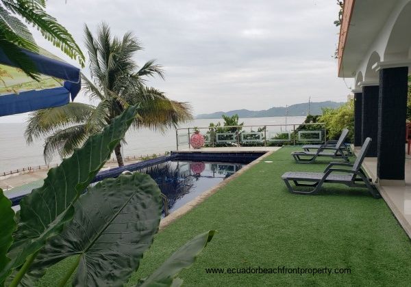 Oceanfront property in Bahia