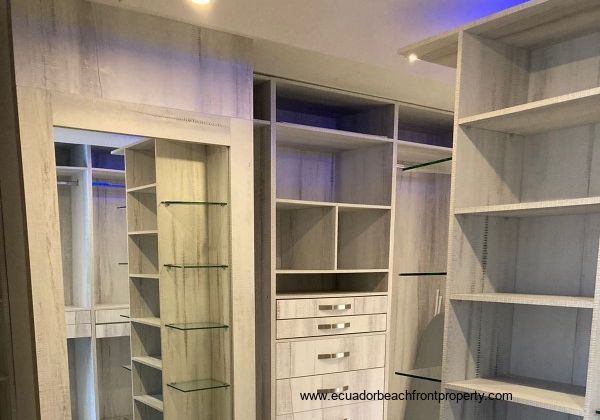 Luxury Manta coastal real estate