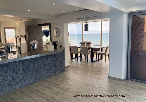 Exclusive Manta property for sale