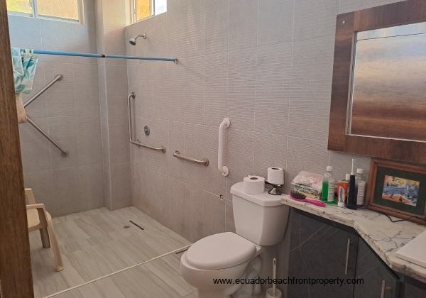 Mobility friendly beachfront property in Ecuador