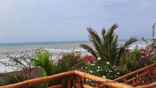 Coral Breeze: Furnished Beachfront Oasis