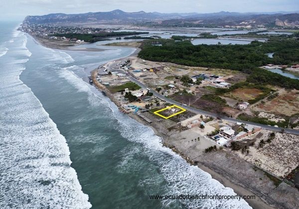 Beachfront parcel for sale in Ecuador