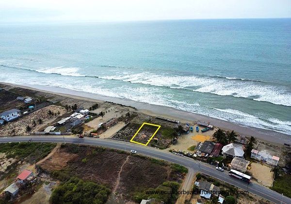 Beachfront land for sale near Manta