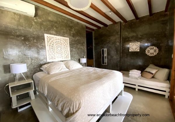 2nd level queen rooms with jacuzzi 