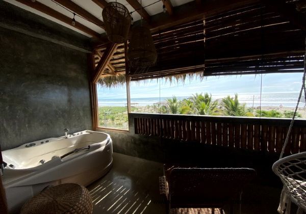 2nd level queen rooms with jacuzzi 