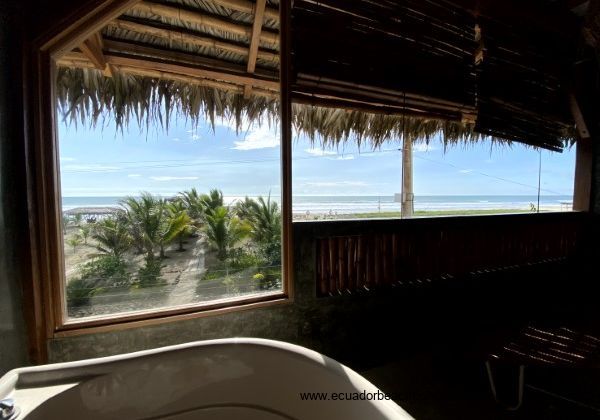 2nd level queen rooms with jacuzzi (7)