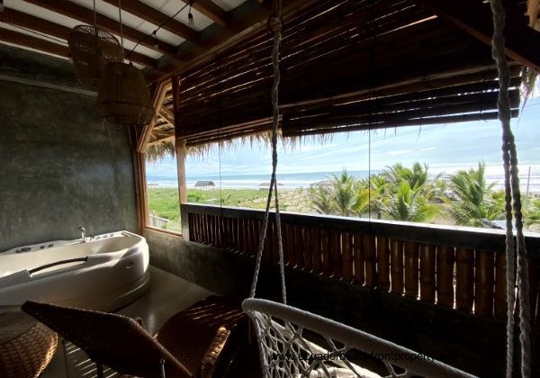 2nd level queen rooms with jacuzzi (9)