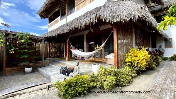 living kitchen and exterior (16)