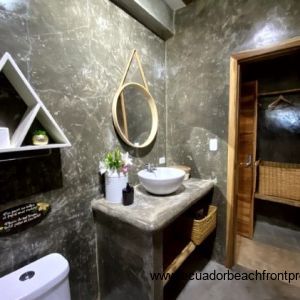 2nd level queen rooms with jacuzzi (3)