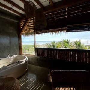 2nd level queen rooms with jacuzzi 