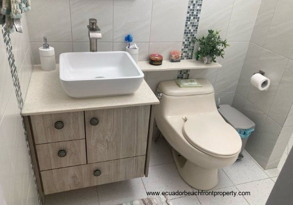 Ensuite bathroom of bedroom 3