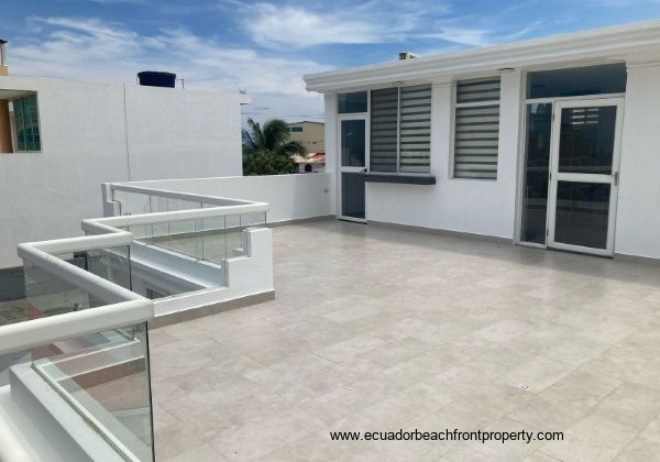 apartment on 3rd level terrace