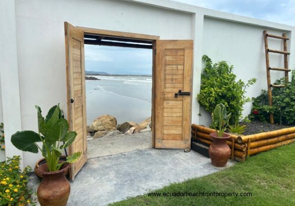 Los Ranchos Beachfront Luxury Oasis
