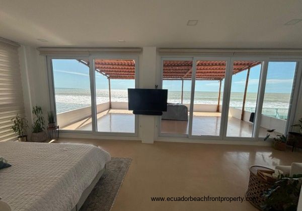 Los Ranchos Luxury Beachfront 