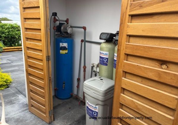 Whole house water filtration and water softener system