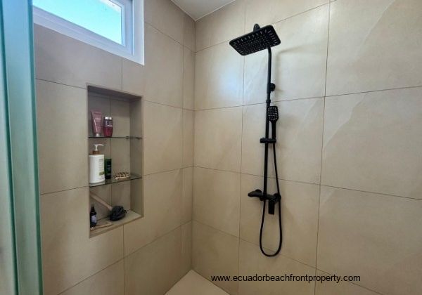 Ensuite bath with large shower