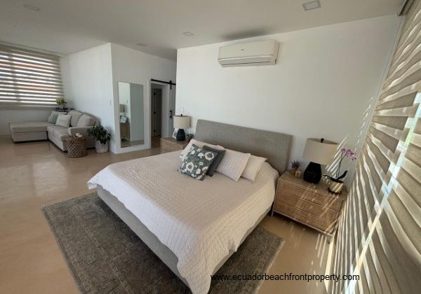 Luxurious king bed