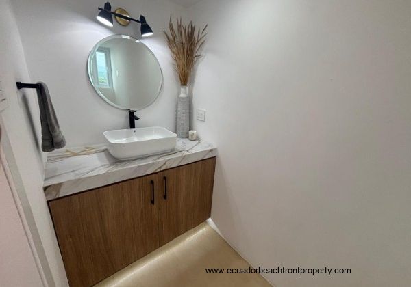 Ensuite bath 