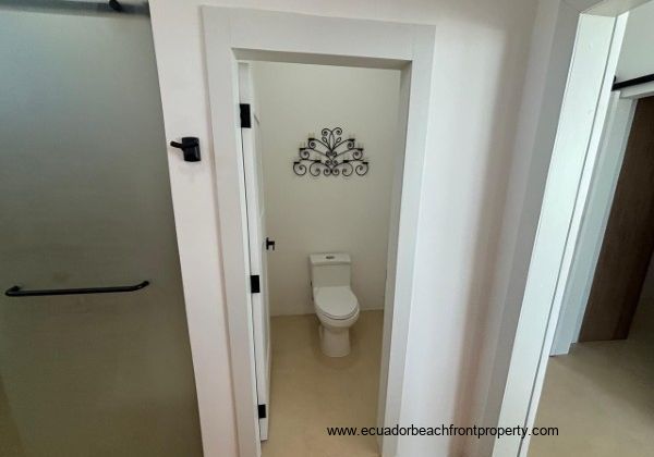 Ensuite bath with water closet