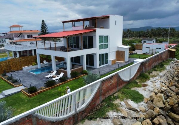 Multiple spaces to enjoy views and ocean breezes 