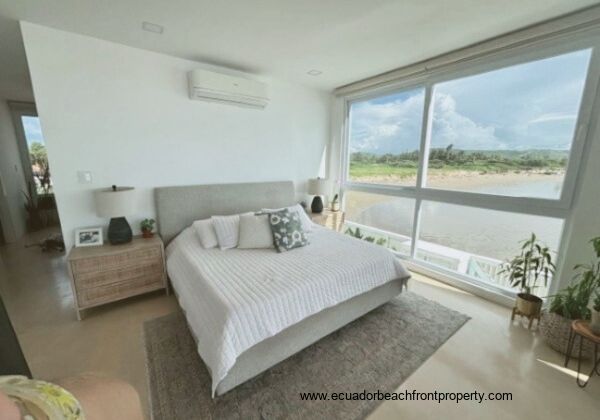 Los Ranchos - Luxury Beachfront Oasis 