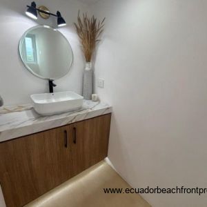 Ensuite bath 