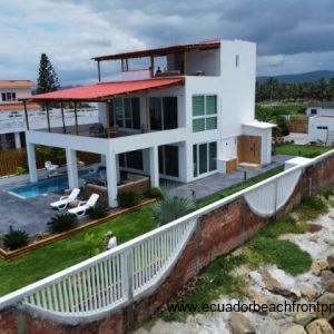 Multiple spaces to enjoy views and ocean breezes 