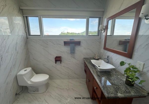 ensuite bathroom of bedroom 2 