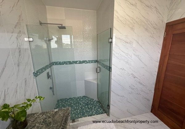 ensuite bathroom of bedroom 2 