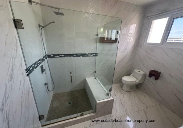 full separate bathroom 3 