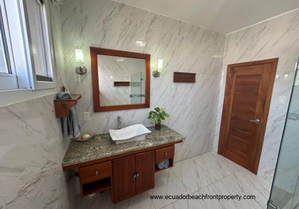 full separate bathroom 3 