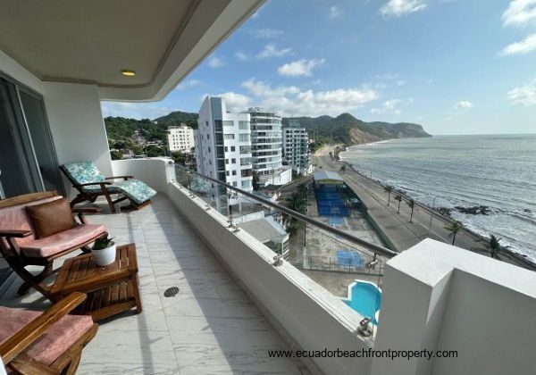 balcony off the covered terrace 