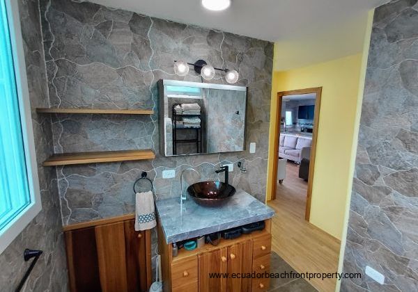Tasteful lighting and new fixtures in the renovated full bathroom. Purified water from the R/O system is conveniently piped into the bathroom sink. 