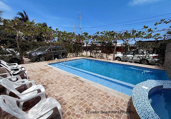 Swimming pool at Canoamar hotel in Canoa, Ecuador