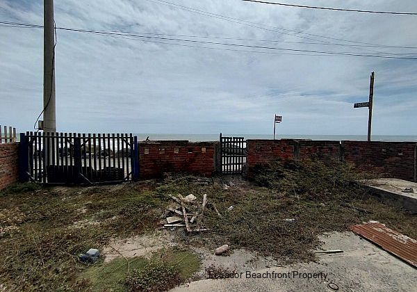 Beachfront lot for sale in San Jacinto, Ecuador